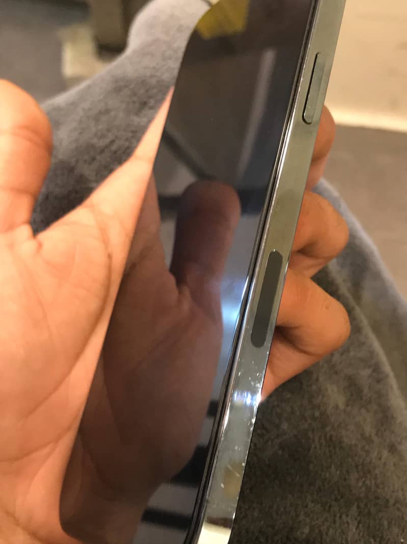Iphone 12 pro max 3