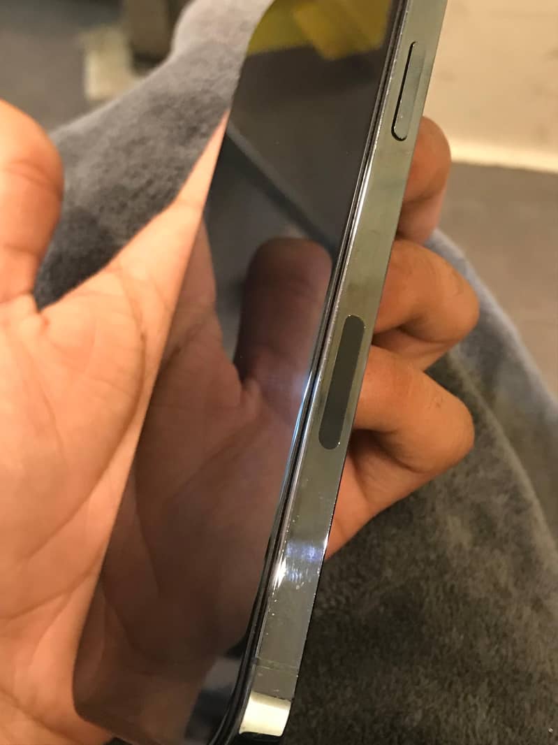Iphone 12 pro max 4