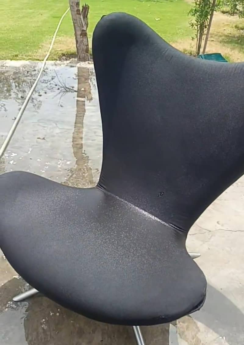 چار عدد لگزری کرسیاں دوبئی کی استمال شدہ 3