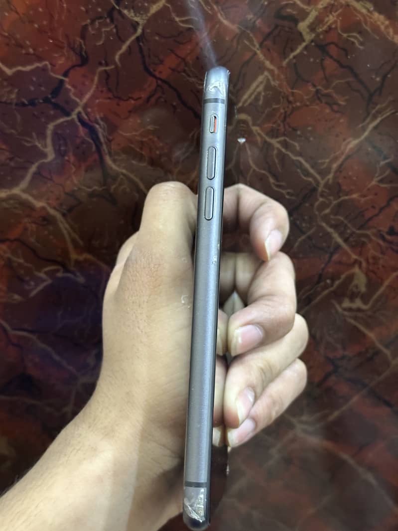 iPhone 11 3