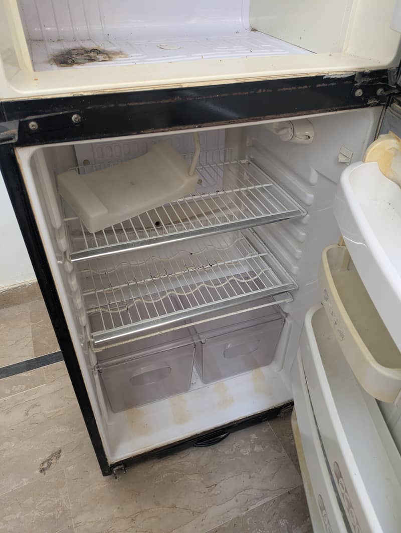 Refrigerator Orient 3
