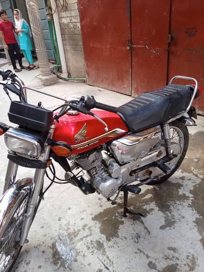 Honda 125 special edition self start .