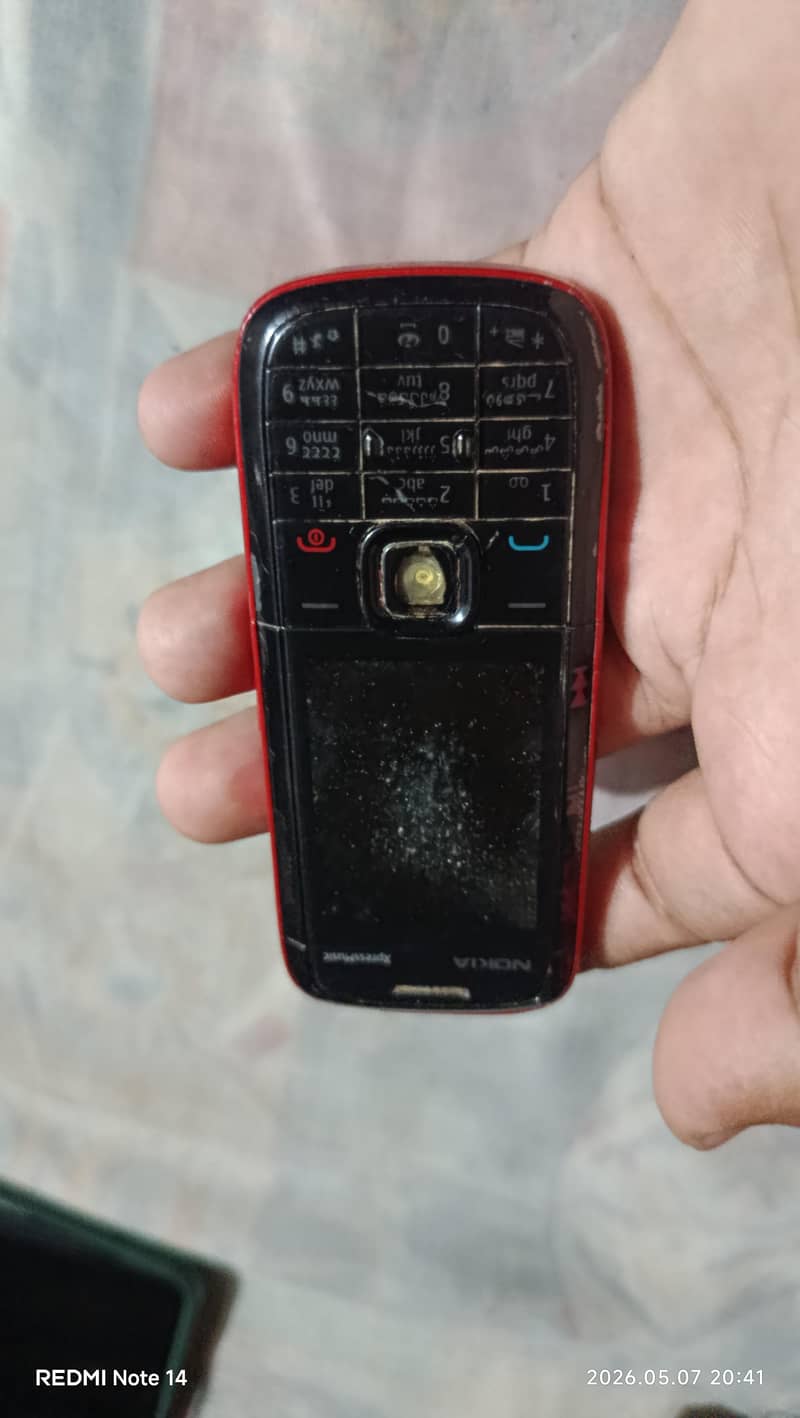 Nokia old sets available 3
