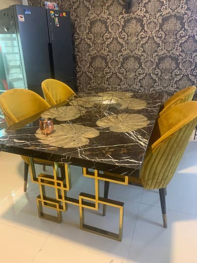 Premium & Stylish Dining Table