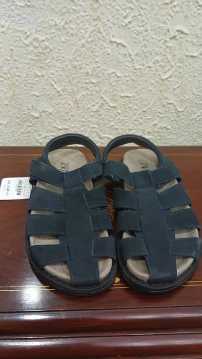 zara brand bew tagged sandals