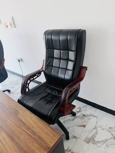 Office Chair & Table