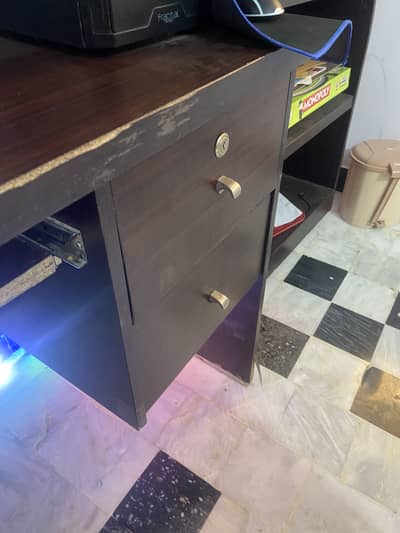 Compiter table and computer chair for sale