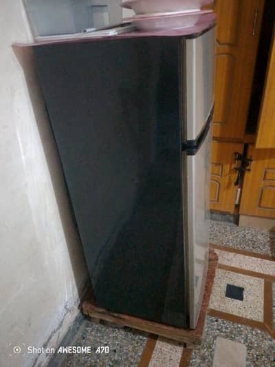 used fridge hai bilkul okay hai sirf gas khatm hai aur gas dilwani hai