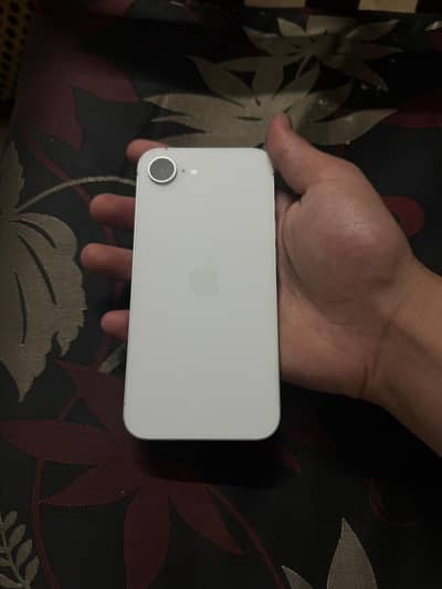 Iphone 16e 128gb with box for sale