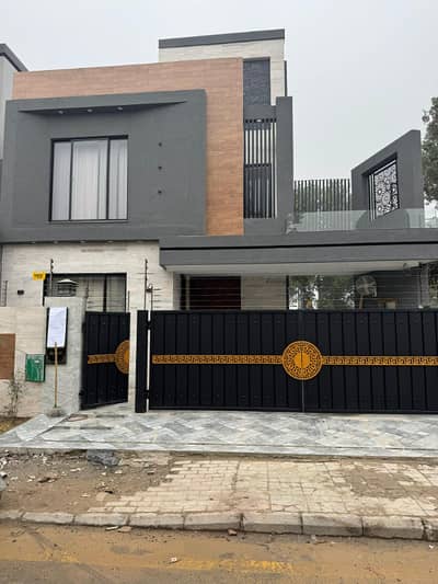 8 Marla House for Rent Umar Block Sector B Bahria Town Lahore