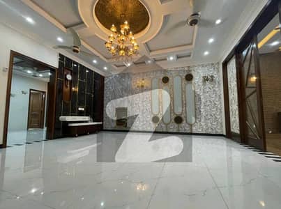 10 Marla Luxury House For Rent In Jasmine Block Bahria Town Lahore