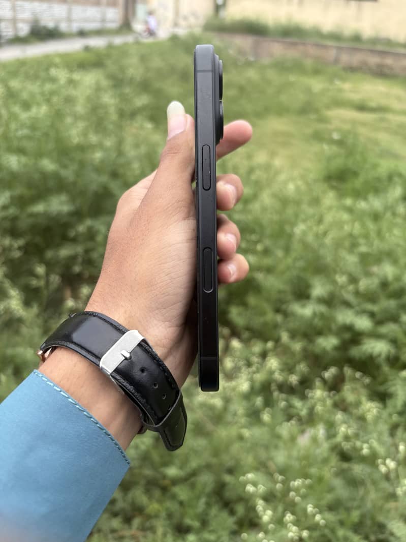 iPhone 16 3