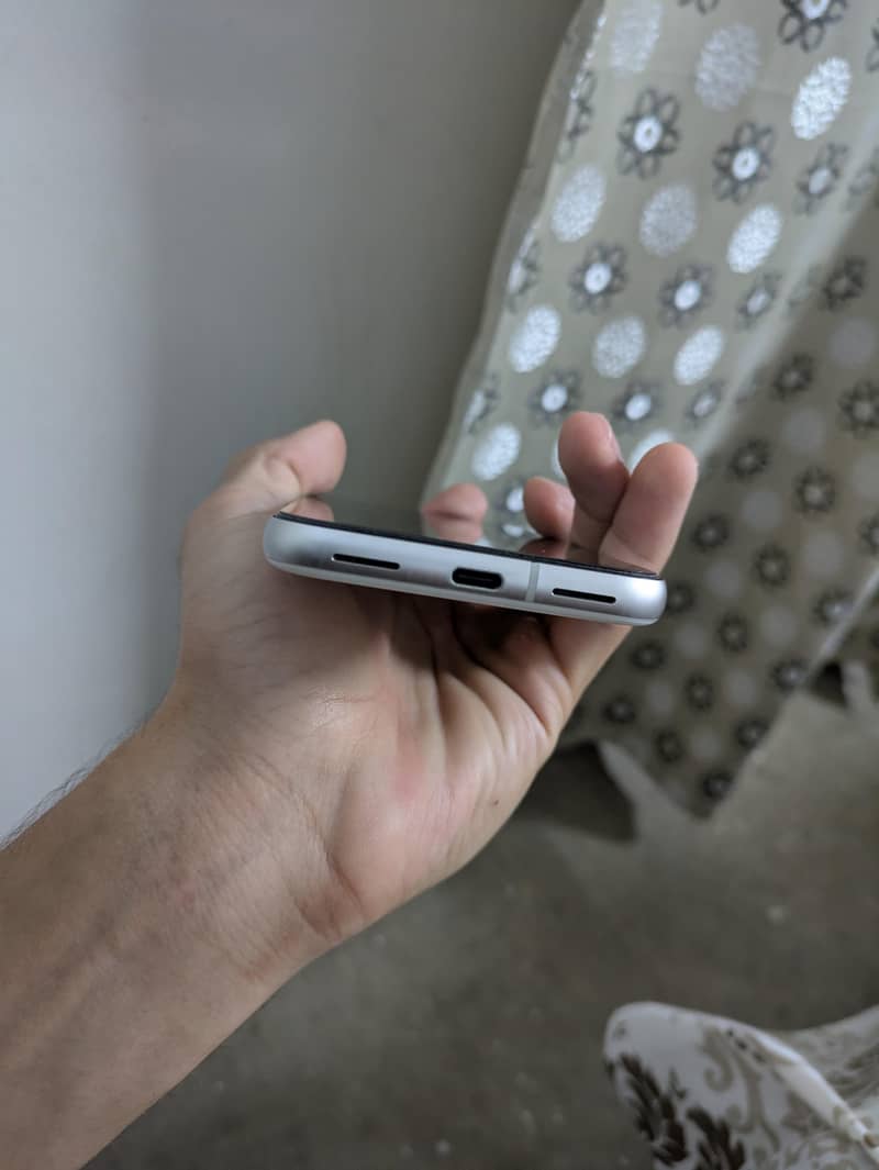 Google Pixel 8a 4