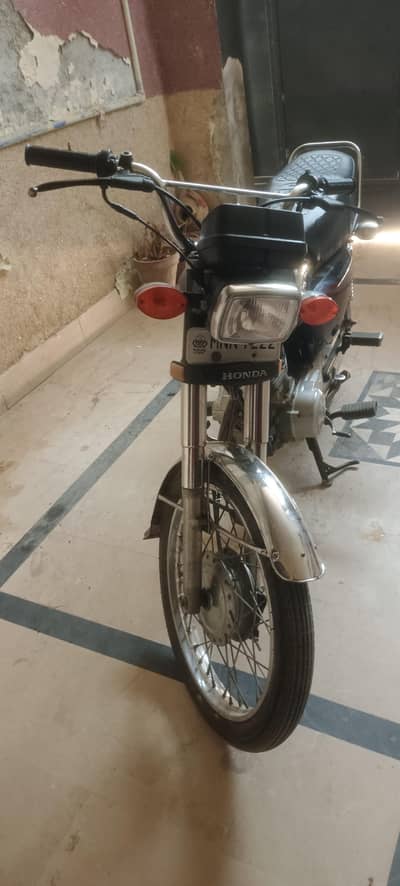 Honda 125 condition 10/8 contact number 03146661897 tyre bilkul new