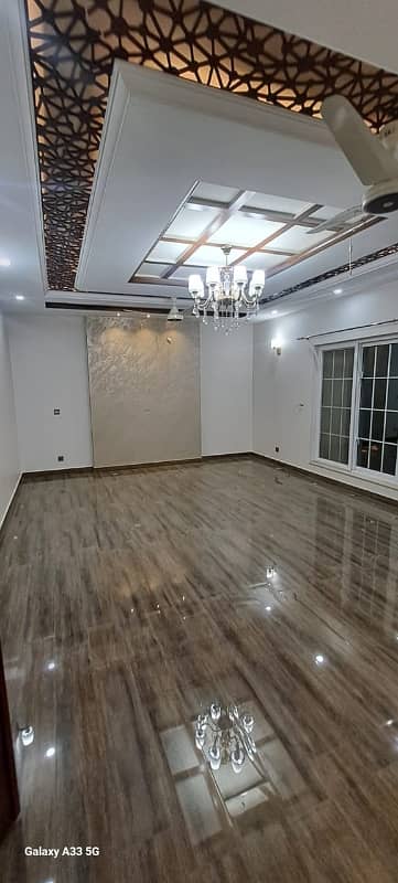 1 Kanal House Available For Rent