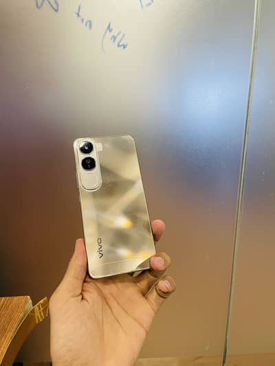Vivi y200