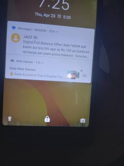 itel a25 2,32 sirf screen pr neeche thora black shade