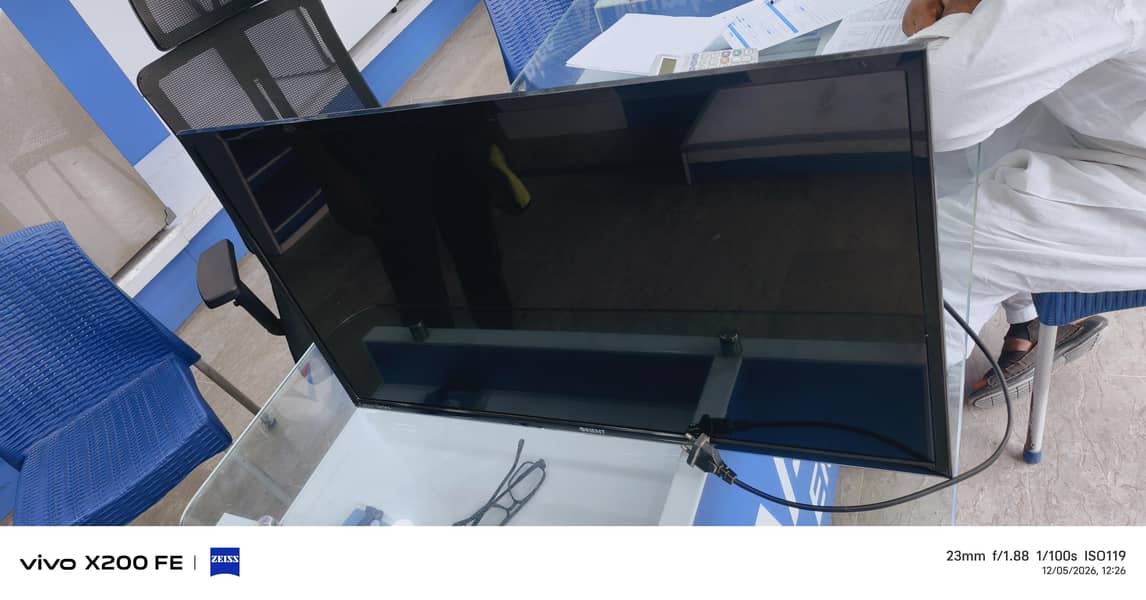 32" orient led simple 0