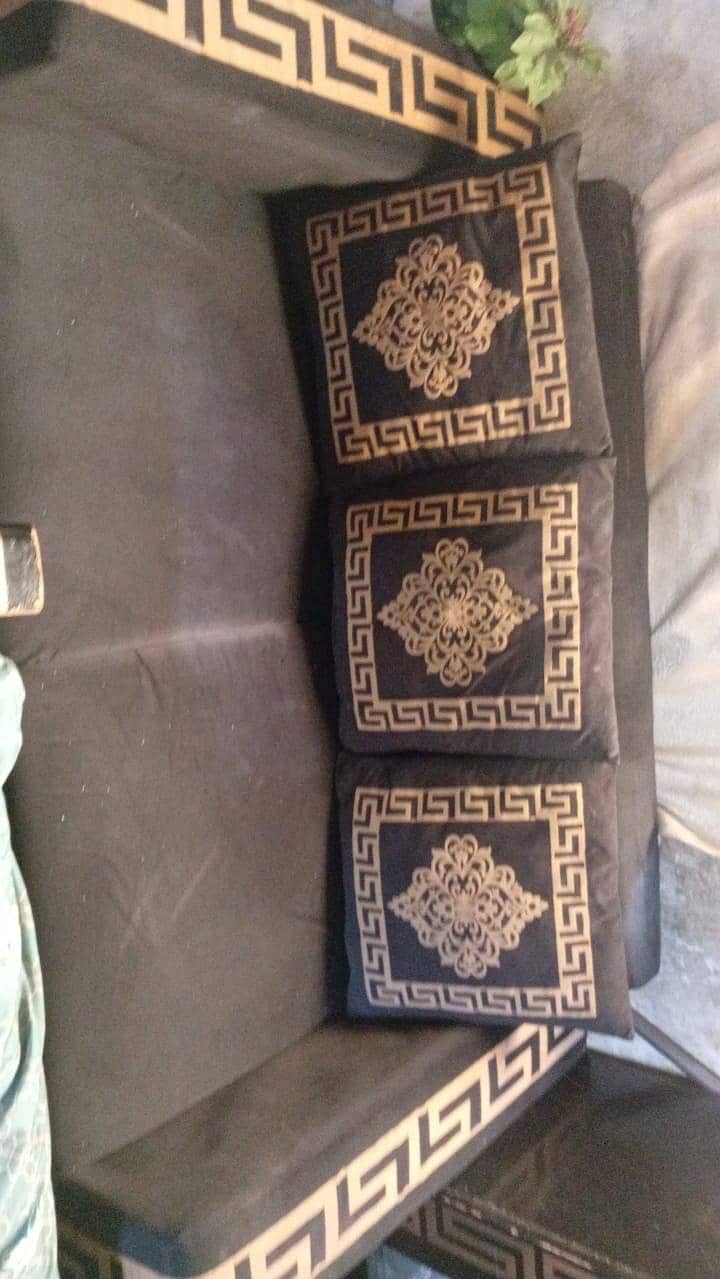 Bilkul new condition 3 sofas set 1