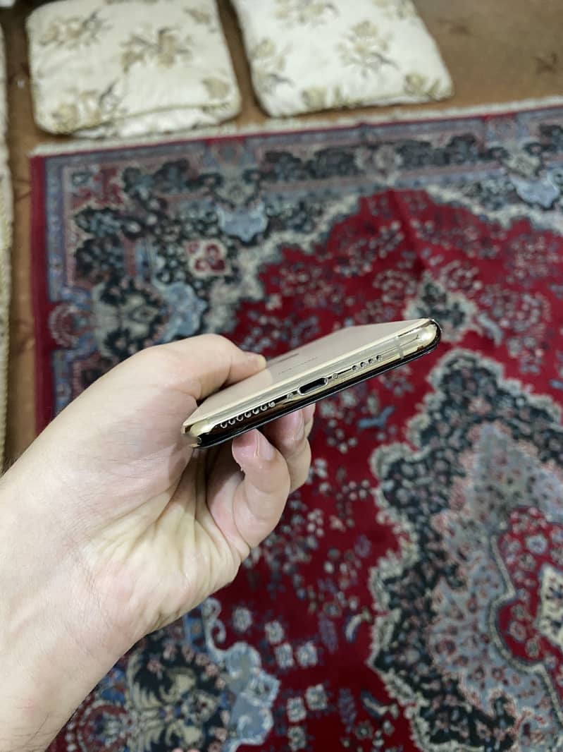 IPHONE XS MAX 4