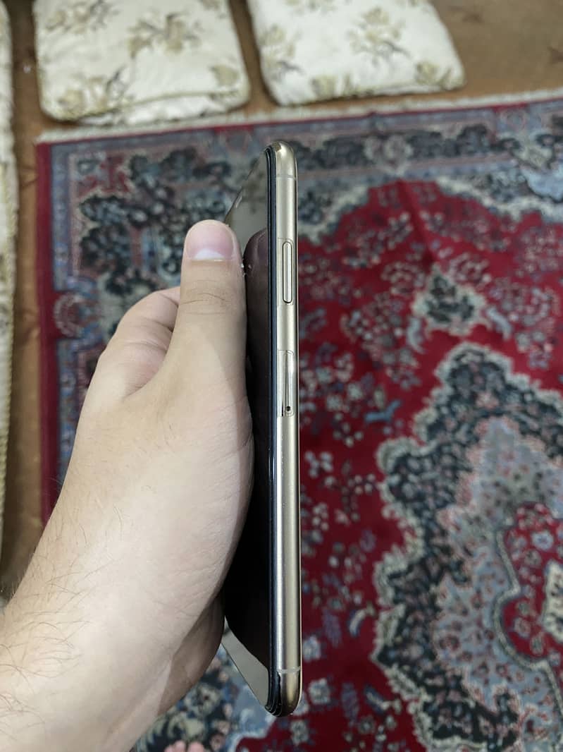 IPHONE XS MAX 6