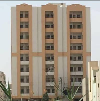 Urgently Sale 2 BDD flat - Prime Location - Kaneez Fatima Block 4