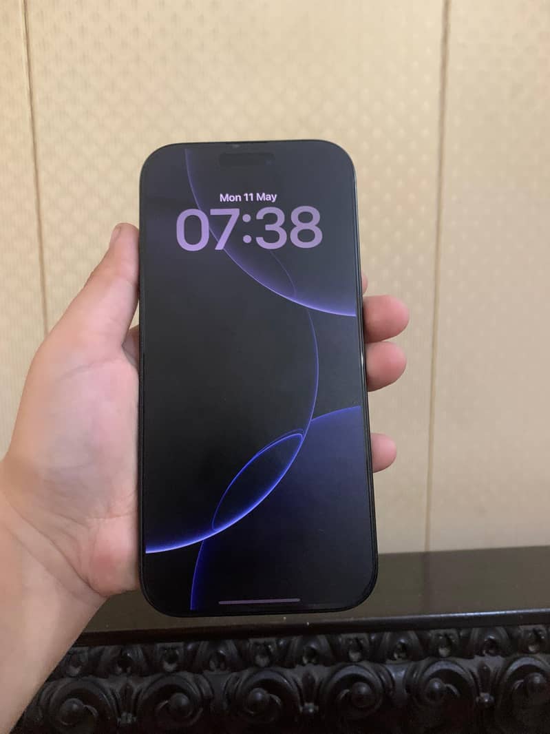 Apple iphone 16 pro 1