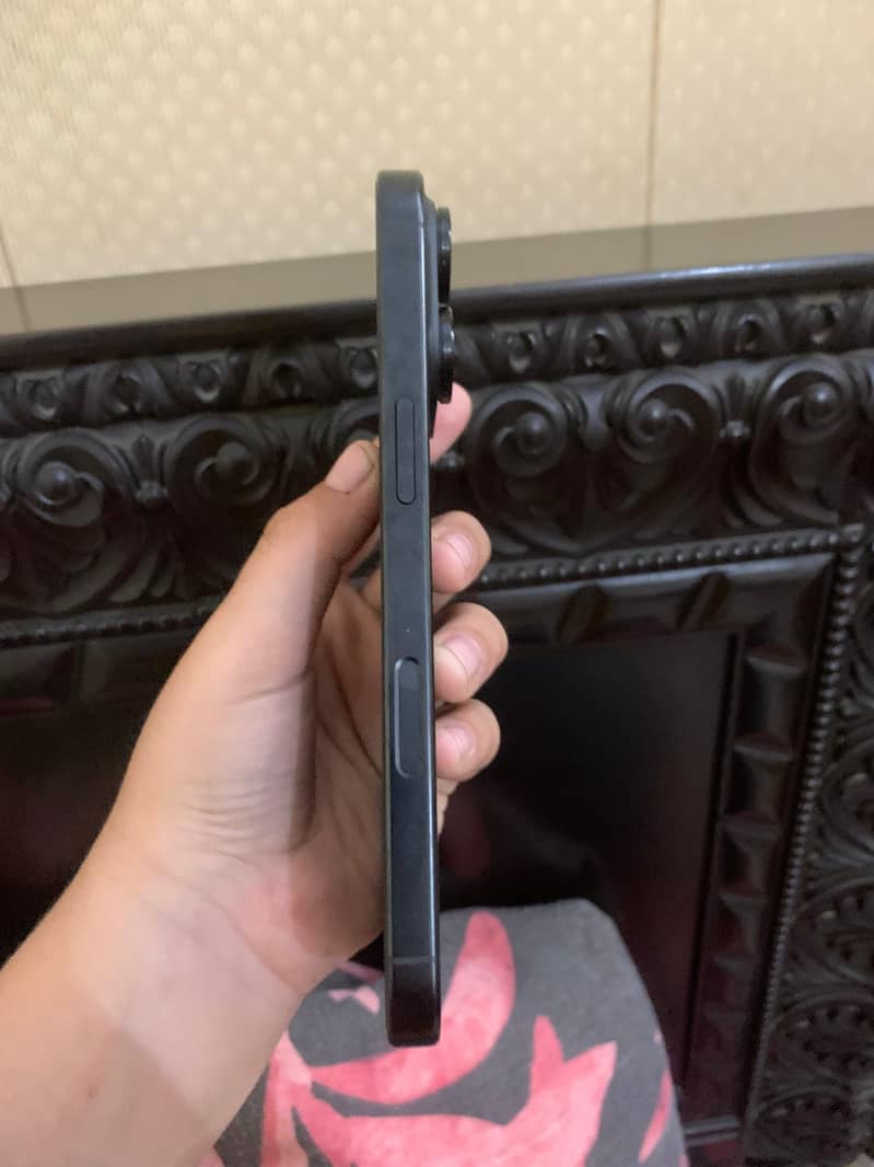 Apple iphone 16 pro 4