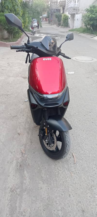 Evee S1 Electric Scooter 11/November/ 2025/ 6/ month used
