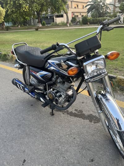 Bohat achi bike just buy and drive koe kam ni ha