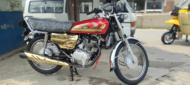 Honda 125 red gold self start lush condition 10/10 2025 model