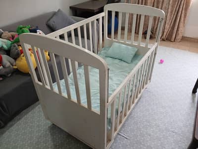 baby cot/crib