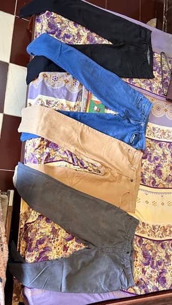Pair of 4 jeans 32 size