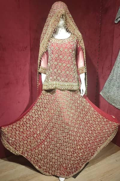 Boutique for sale.   شاپ کا سامان برائے فروخت. contact: 03165182722