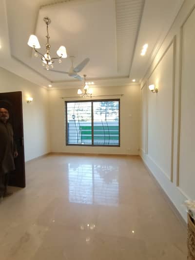 10 MARLA DOUBLE UNIT RENOVATED HOUSE FOR SALE