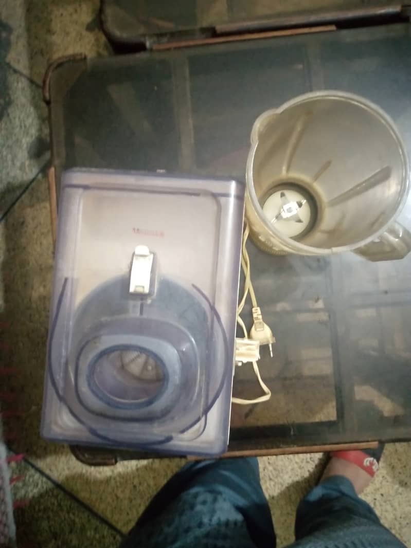 Juicer machine 1