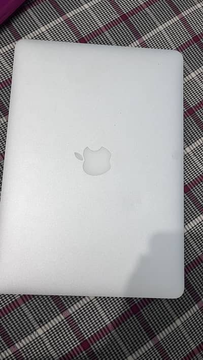 MacBook Air 2017 good condition