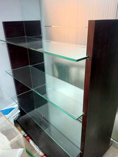 Shelf with glass