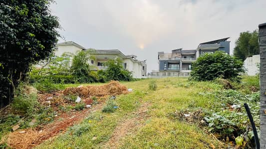 Investors Price 753 sq yd plot for Sale