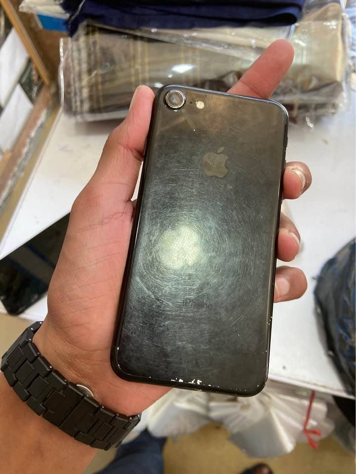 Apple iPhone 7 3