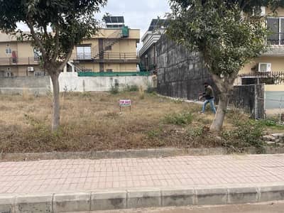 10 Marla Plot For Sale