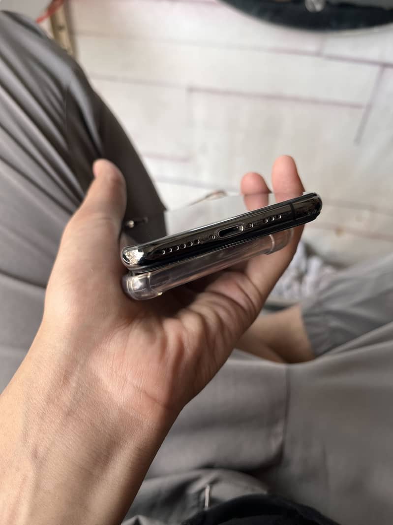 Iphone Xs 4
