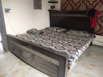 A1 BED FOR SELL ALL OKAY ORIGINAL WOOD MADE NOT ANY ISSUE ALL OKY SET