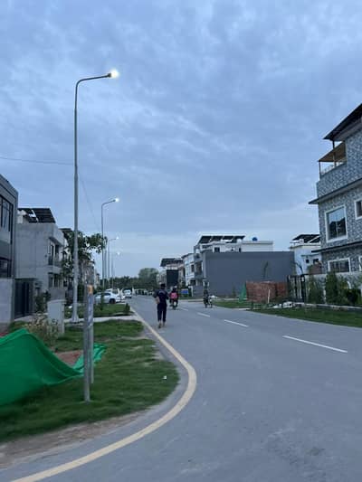 10 MARLA ROSE BLOCK BETWEEN HOUSES PLOT CHEAP PRICE