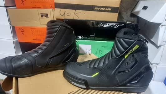 Riding shoes