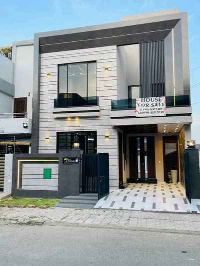 10 Marla Luxury Lower Portion is Available for Rent in Bahria Town Lahore