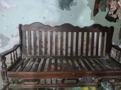 sofa 3 seater use ma hai par bilkull theek haii orr is ky sat akk 1 se