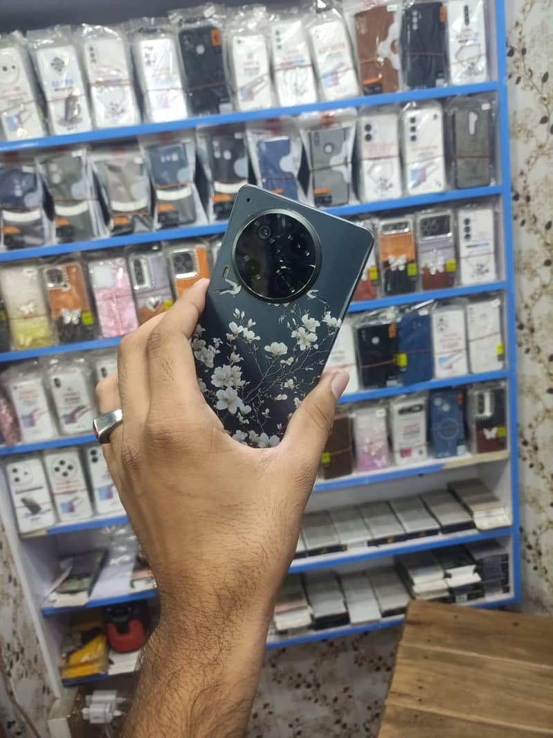 Tecno camon 30 0