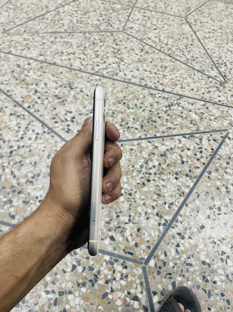 iPhone 11 2