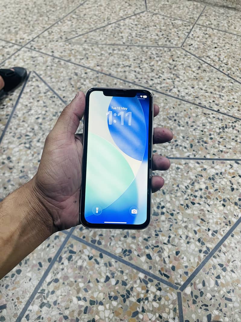 iPhone 11 3